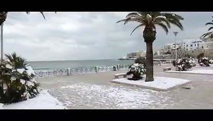 Tải video: Puglia: neve a Vieste  (Gargano)- le riprese aeree