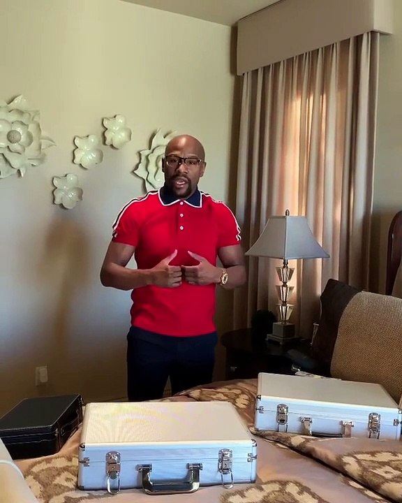 Floyd Mayweather nous présente sa collection de montre à plusieurs millions de Dollars