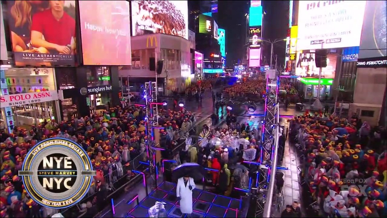 Robin Thicke Living In New York City & Magic (New Year's Eve w/ Steve Harvey 2018-19)