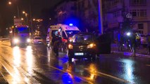 Ankara'da otomobil aydınlatma direğine çarptı: 4 yaralı