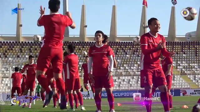 Buổi tập làm quen sân của ĐTVN trước trận cầu khó khăn với Cá sấu sa mạc Iran | HANOI FC
