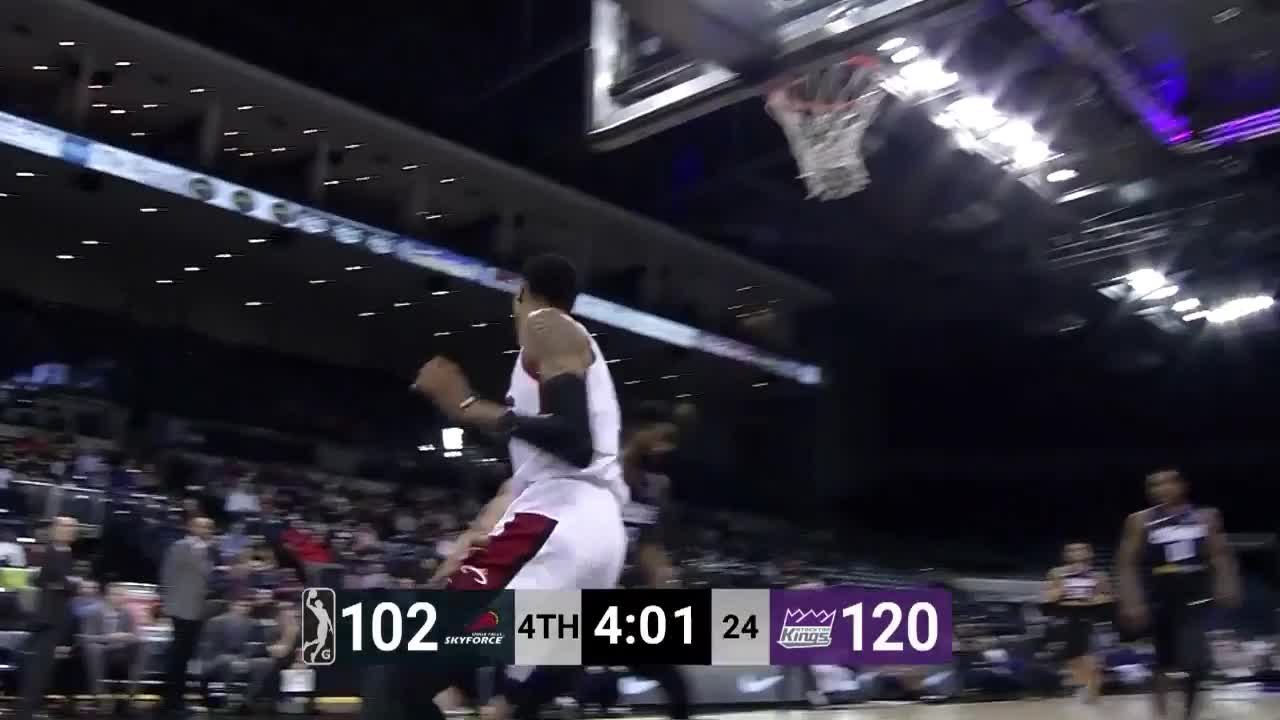Raphiael Putney throws down the alley-oop!