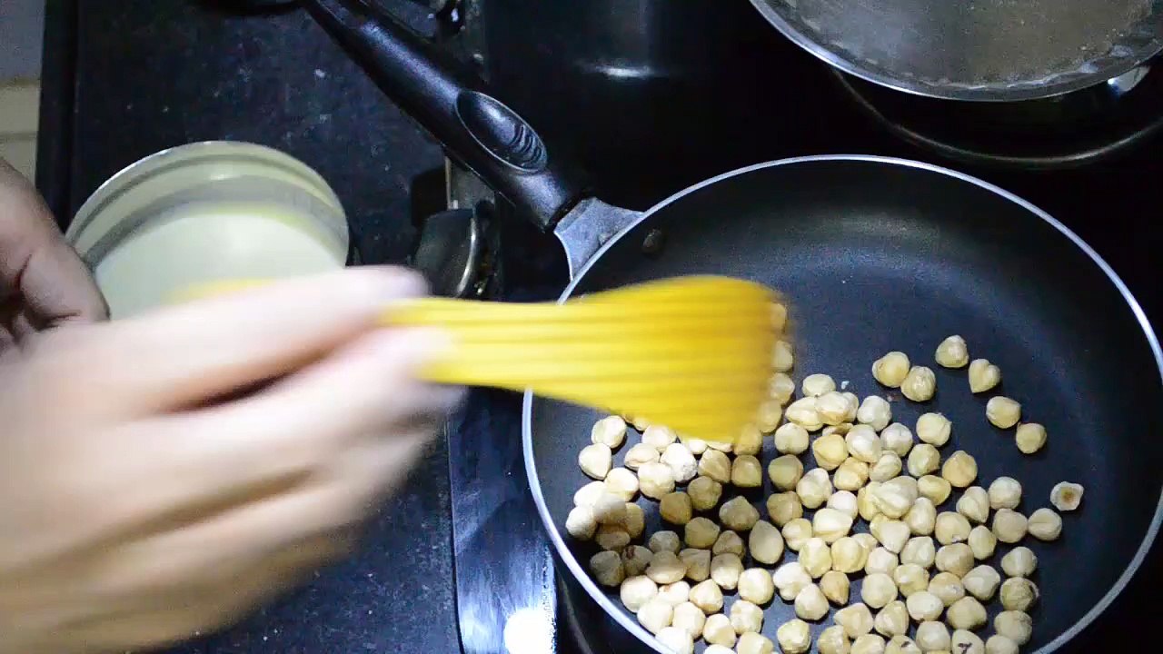 HOW TO MAKE NUTELLA AT HOME IN HINDI - होममेड हेज़लनट चॉकलेट स्प्रेड