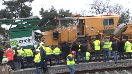 Tren Hattında Kaza Yapan Lokomotif ve Bakım Onarım Aracı Birbirinden Ayrıldı