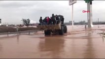 Manisa - Akhisar'da Aşırı Yağış Etkili Oldu, Yollar Kapandı