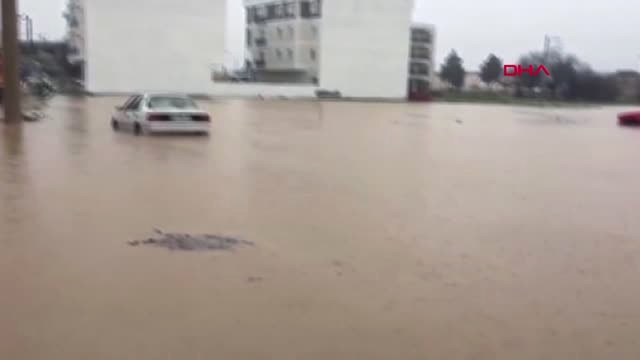 İzmir Torbalı'da Yağmur Çayı Taşırdı, Köprüye Zarar Verdi-2