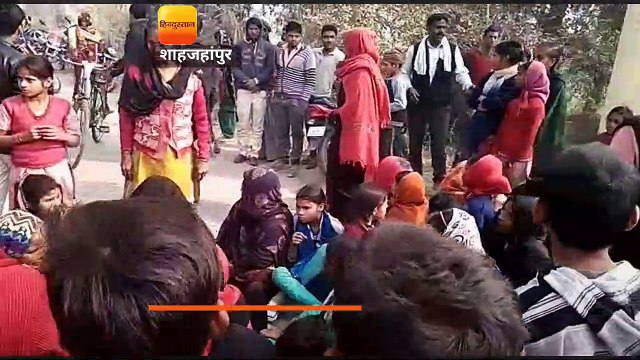 ट्रैक्टर से कुचलकर किशोरी की मौत, परिजनों ने सड़क किया जाम