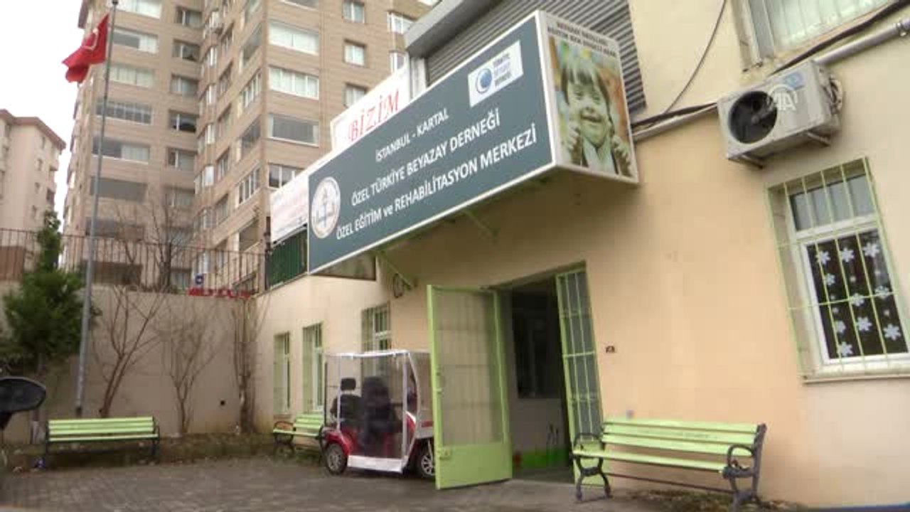 Kendisi Gibi Görme Engellilere Bilgisayar Öğretiyor- İstanbul