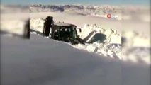 Kar Kalınlığının 3 Metreyi Aştığı Bölgede Çalışmalar Sürüyor