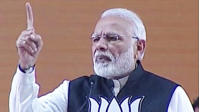 PM Modi slams previous Congress govts over bank loans | Oneindia News
