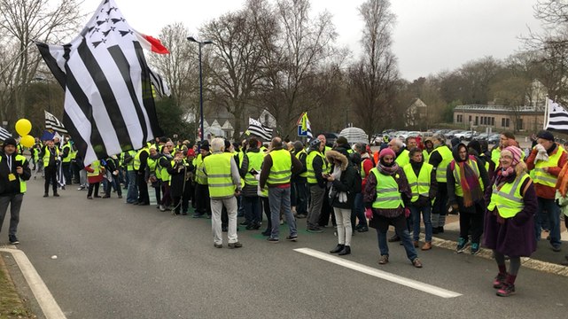 Manifestation de Gilets jaunes à Auray