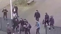VIDÉO : Un homme armé de 2 couteaux agresse des Collégiens
