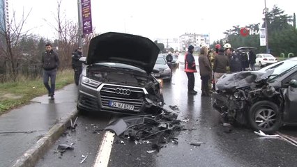 Beşiktaş'ta Direksiyon Hakimiyetini Kaybeden İş Adamı Kaza Yaptı