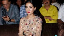 Amrita Rao looks beautiful in a peach dress at the music launch of Thackeray | Boldsky