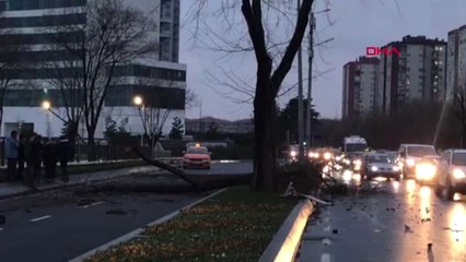 Ataköy'de Feci Kaza: Cadde Savaş Alanına Döndü