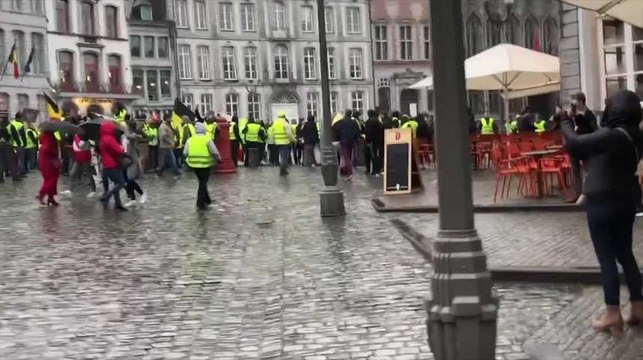 Gilets jaunes: plusieurs centaines de manifestants à Mons