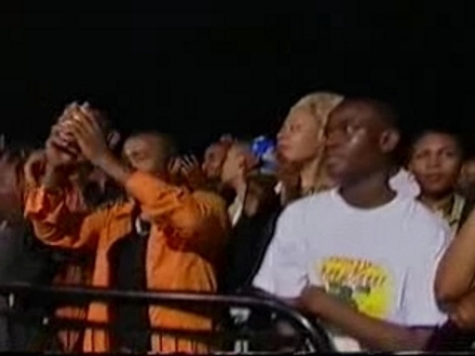 Papa wemba concert zenith dance filles 2