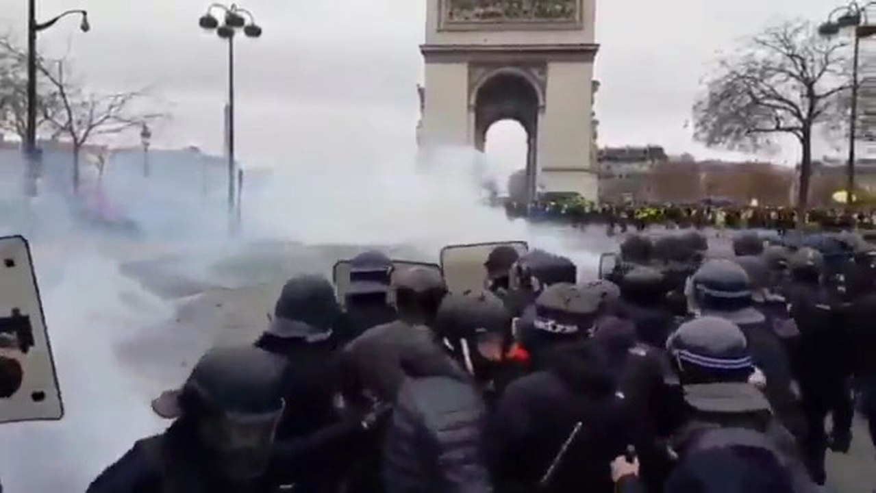 Incidentes entre la policía francesa y los 'chalecos amarillos' en el 9º sábado de movilizaciones.