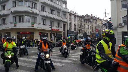 Environ 150 motards arrivent au champs de mars à Valence