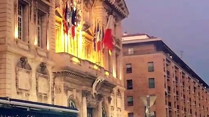 Manifestation à Marseille : un fumigène envoyé sur le balcon de la mairie