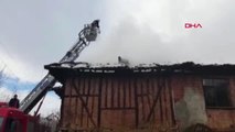 Tokat Erbaa'da Ahşap Binada Yangın Çıktı, İtfaiye Tavukları Kurtardı