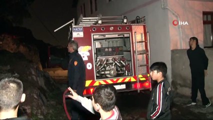 Gecekonduda tüp patladı, ev sakinleri can havliyle kendini sokağa attı