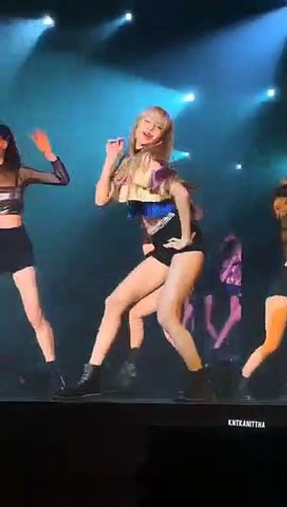 Lisa solo dance Bangkok Day1 - Swalla