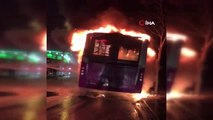 Küçükçekmece'de Park Halindeki Halk Otobüsü Alev Alev Yandı