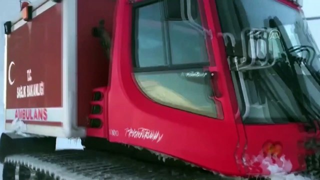 Hasta kadın paletli ambulansla hastaneye ulaştırıldı - BİNGÖL