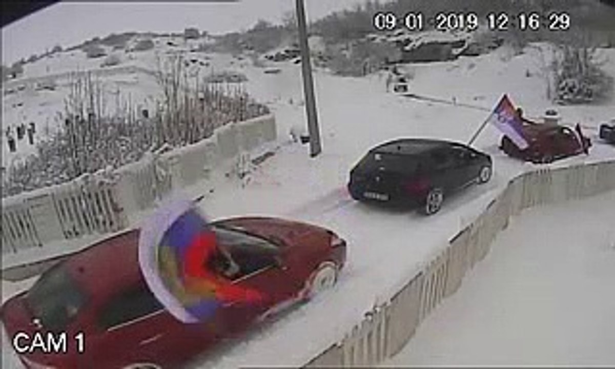 Trobojke, fašizam i uznemiravanje povratnika