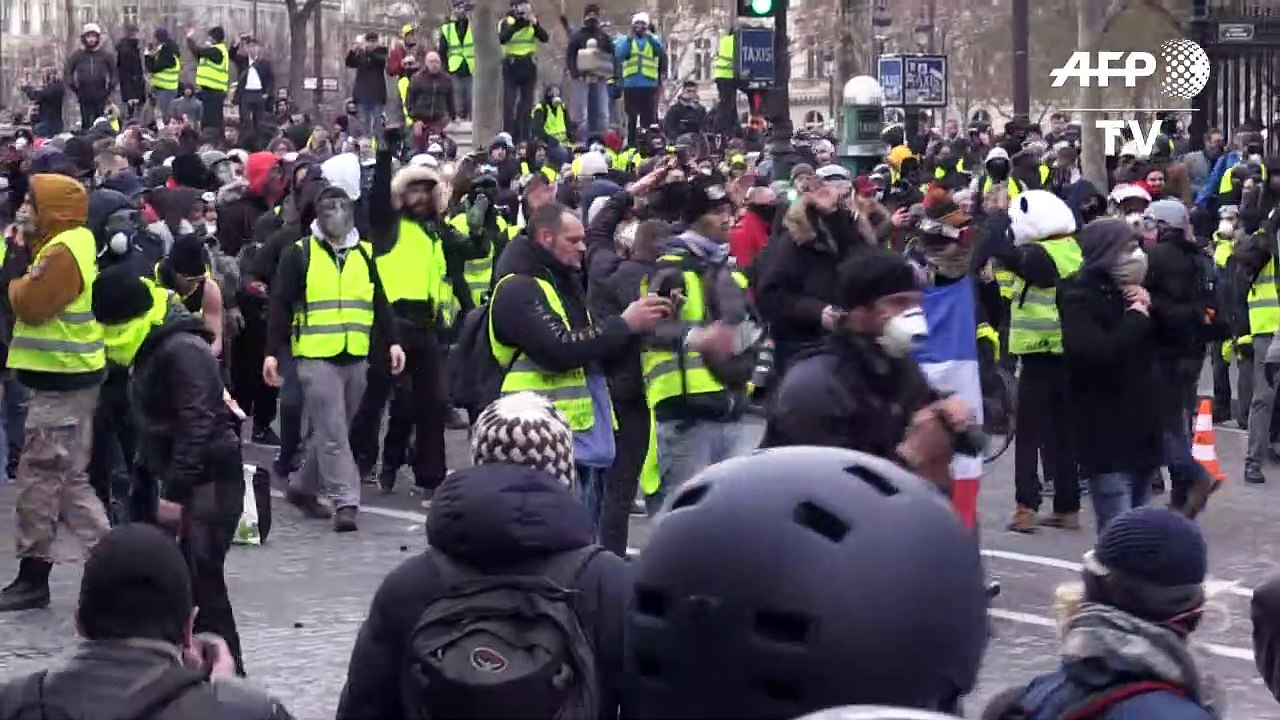 Escaramuzas en protestas de "chalecos amarillos" en Francia