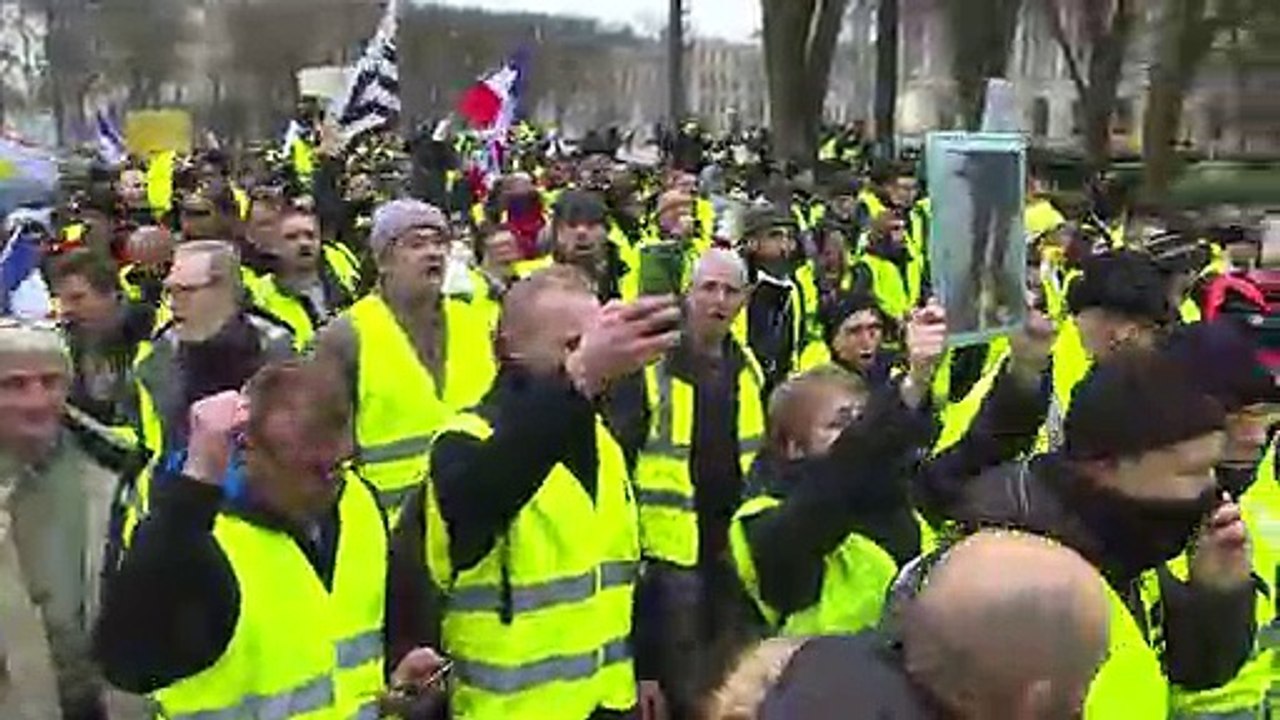 Los "chalecos amarillos" vuelven a las calles en Francia