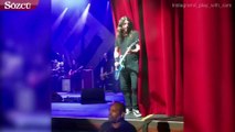 Şov sırasında seyirciyle sohbet eden Dave Grohl sahneden düştü