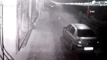 Mahalleyi Sokağa Döküp Polisi Peşine Takan Hırsız Kamerada...güvenlik Kamerasını Görünce Böyle Kaçtı