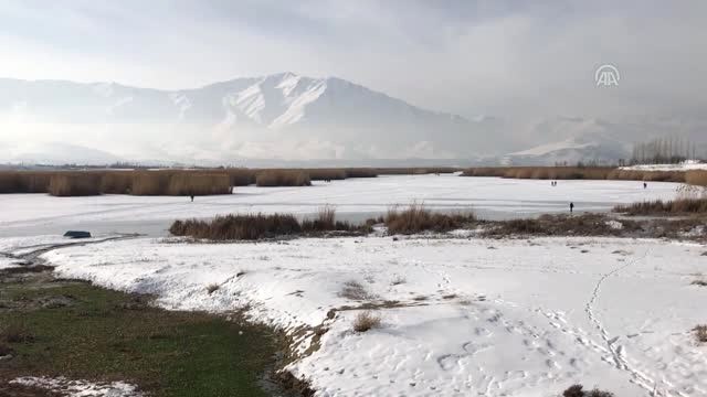Donan Gölde Tehlikeli Balık Avı