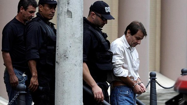 Bolivia pone fin a la fuga eterna del terrorista italiano Cesare Battisti