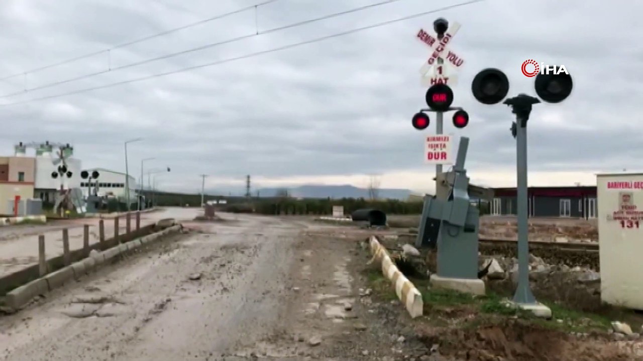 Şiddetli yağış nedeniyle durdurulan İzmir-Eskişehir tren seferleri yeniden başladı