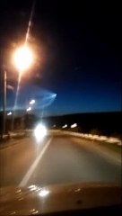 ロシアの夜空に不気味な発光体