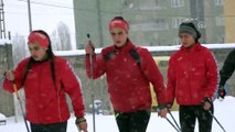 Futbol sahasında kayaklı koşu antrenmanı - MUŞ