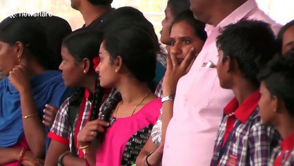 Sixty Indian chefs make record-breaking 100ft pancake or "dosa"