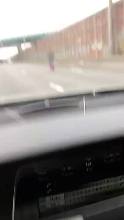 Un homme fait de la trottinette électrique sur l'A86 à plus de 80 km/h