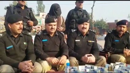 Noshera Main police na Doky baz Shakhas ko Gireftar kar leya