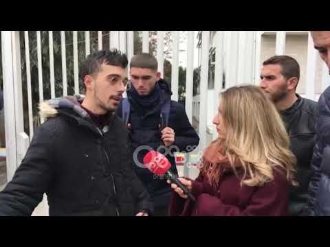 Ora News – Studentët do vazhdojnë bojkotin, përplasje te fakulteti i Arkitekturës