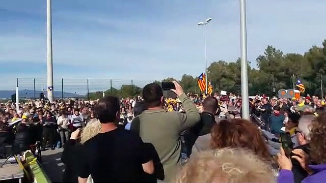 Tres-cents cantaires interpreten el ‘Carmina Burana’ al Mas d’Enric en suport a Forcadell