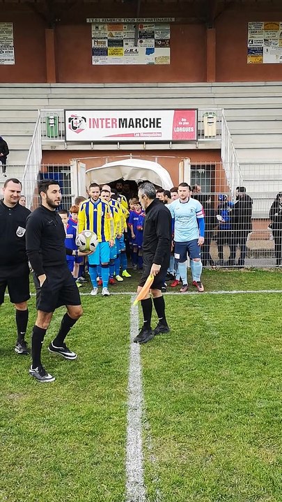 Nos U10 U11 et U13 à l'ouverture du match des séniors contre Nans les pins. Match gagné !merci à Aude et Cyril Rippert d'Intermarché Lorgues pour avoir offert les équipements de nos petits joueurs.