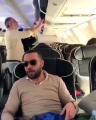 هذا ما فعله نجوم الغناء بعد أن حطّت الطائرة