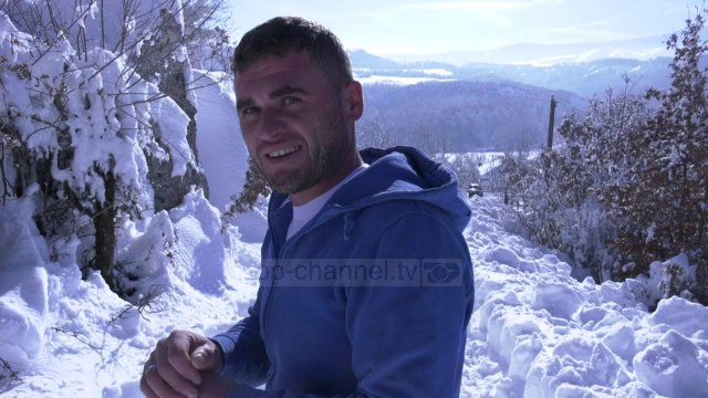 Të izoluar nga dëbora; Në fshatrat e Bulqizës banorët ecin për orë të tëra në këmbë