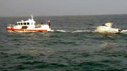 부산 앞바다 낚시용 보트 침수...아파트 화재로 대피소동 / YTN