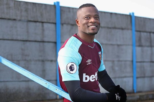 West Ham Combine 'Blowing Bubbles' And 'I Love This Game' with Evra