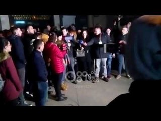 Ora News – Studentët të bashkuar në bojkot, ftojnë qytetarët dhe pedagogët t'u bashkohen të hënën